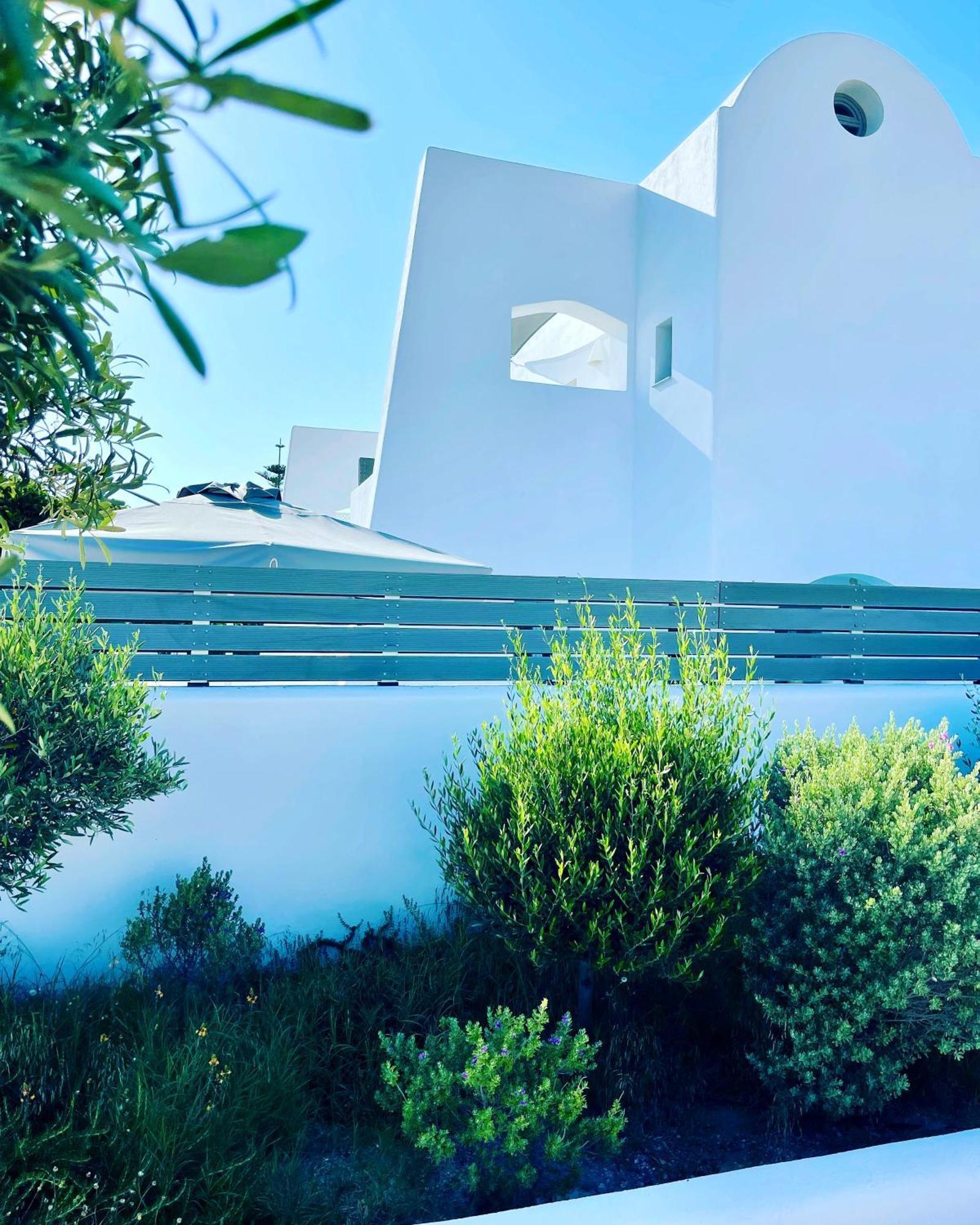 White Harmony Suites Мегалохори Екстериор снимка