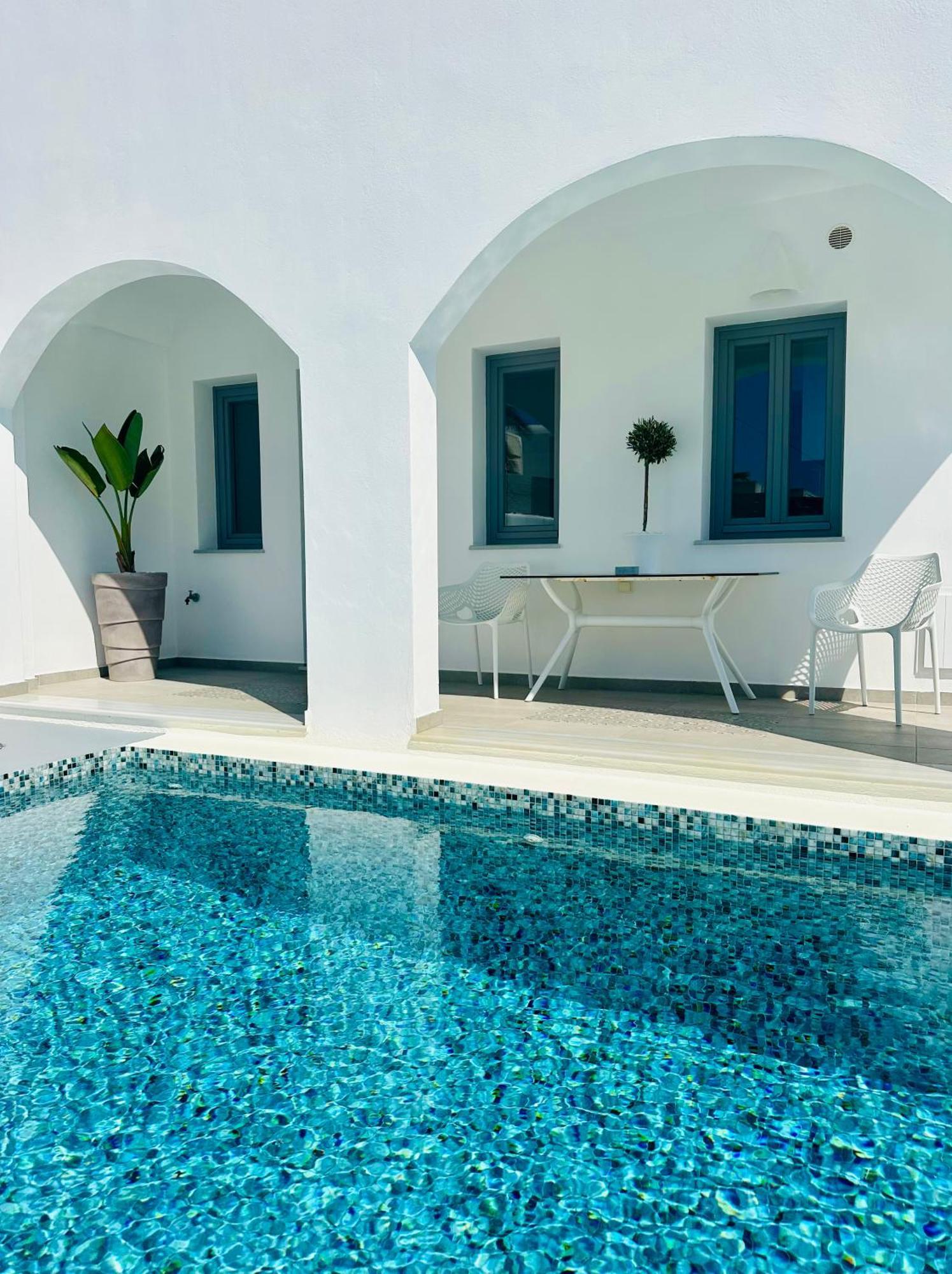 White Harmony Suites Мегалохори Екстериор снимка