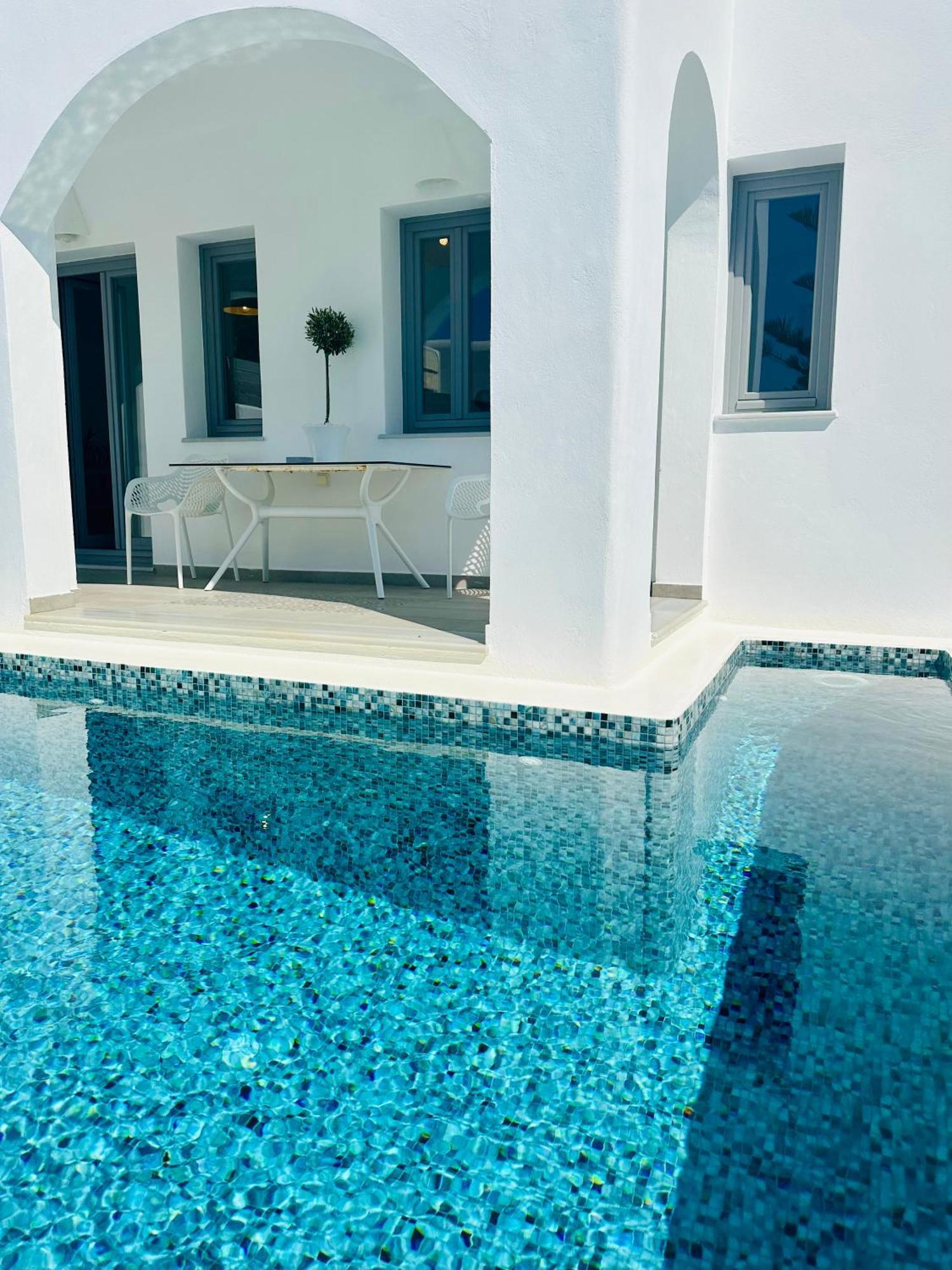 White Harmony Suites Мегалохори Екстериор снимка