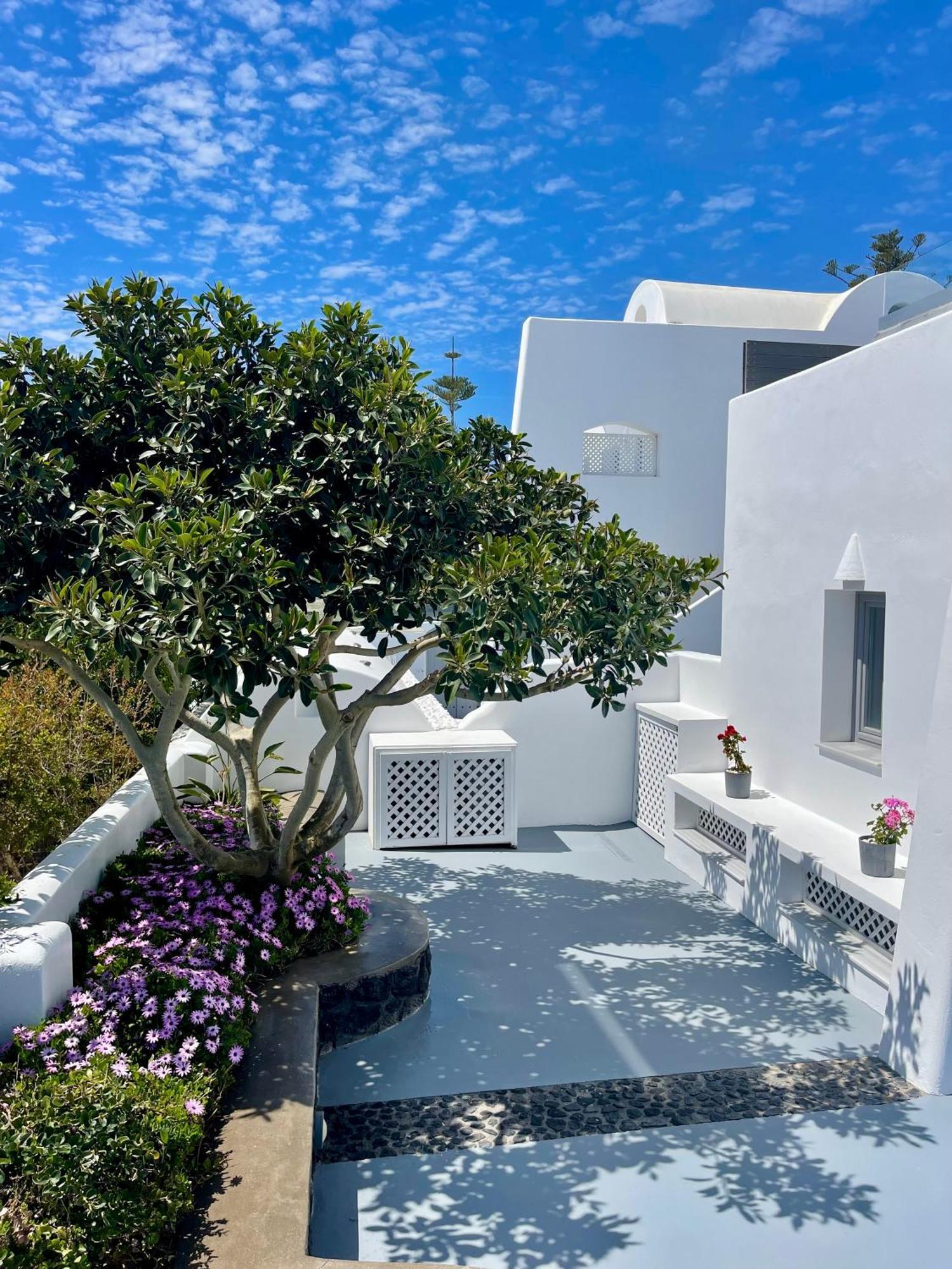 White Harmony Suites Мегалохори Екстериор снимка