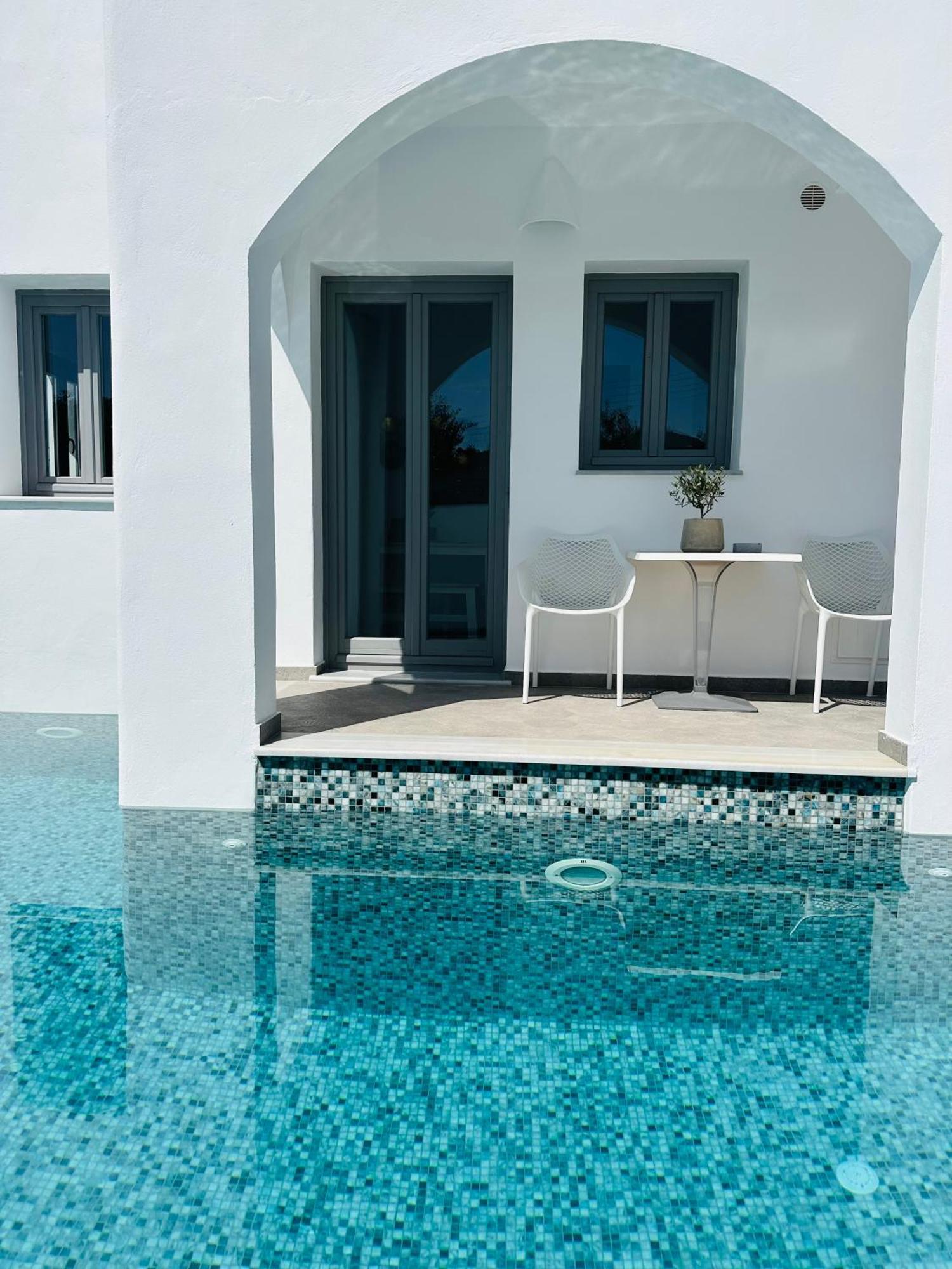 White Harmony Suites Мегалохори Екстериор снимка