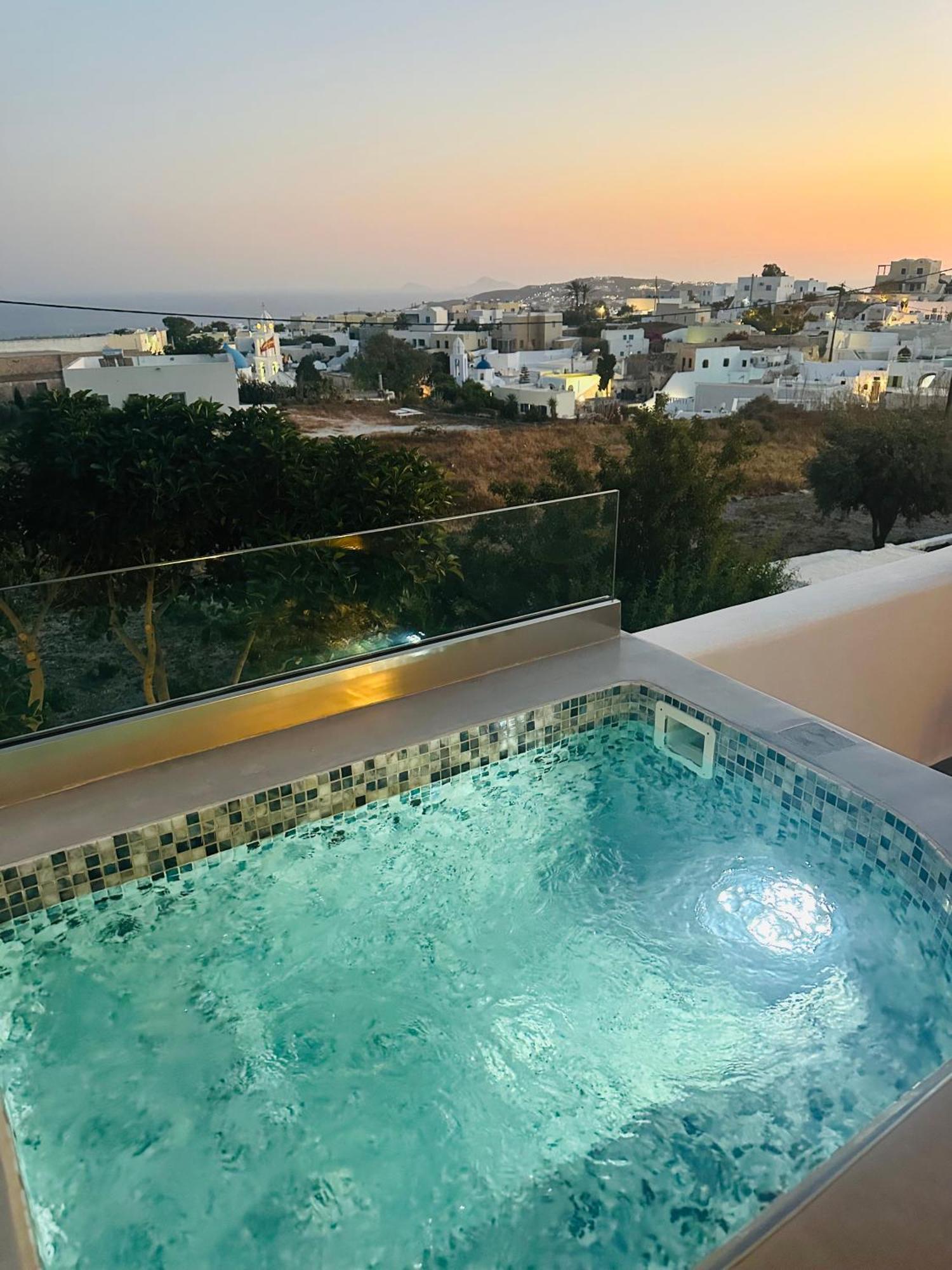 White Harmony Suites Мегалохори Екстериор снимка